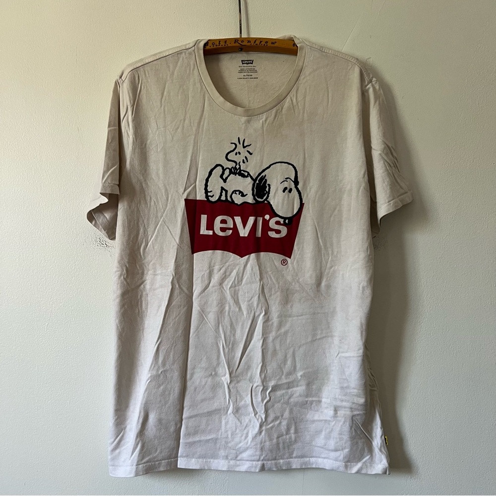 Levi's White Graphic Tee